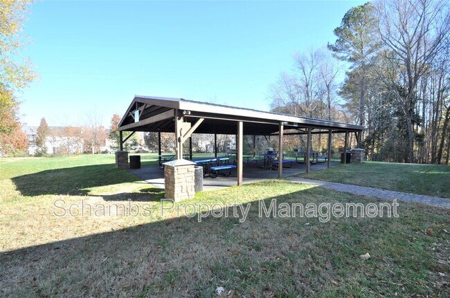 Building Photo - 305 Firefly Rd