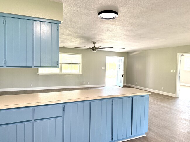 Building Photo - 39 Melody Ln