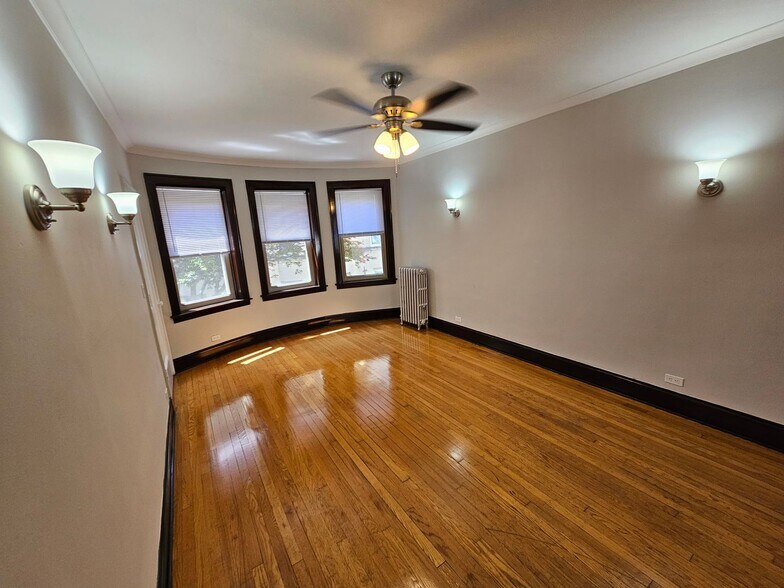 Building Photo - 4537 N Hamilton Ave
