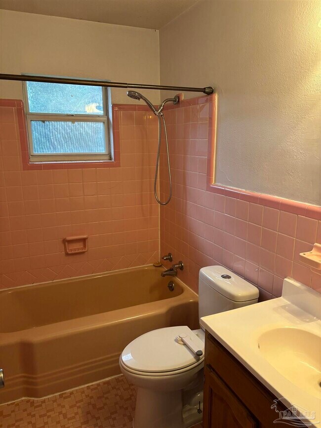 Building Photo - 425 Rentz Ave