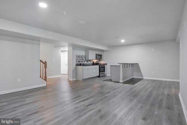 Building Photo - 8008 Hubble Dr