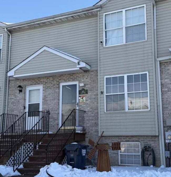 Building Photo - 511 Sally Ln