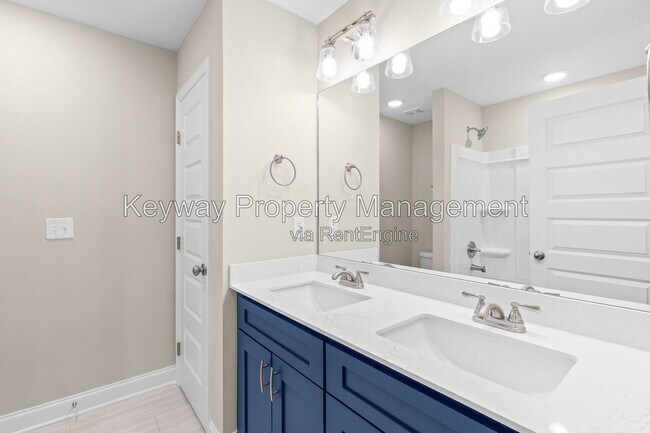 Building Photo - 3199 Venetian Dr