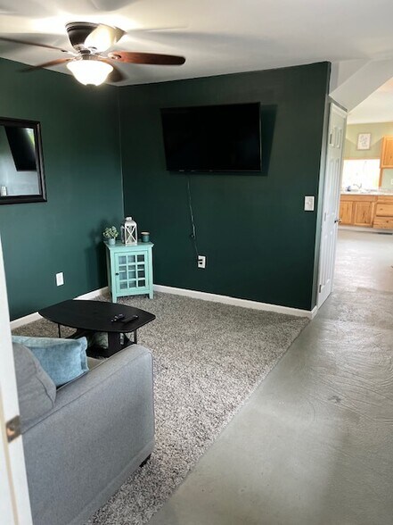 Building Photo - 14 Maplewood Rd