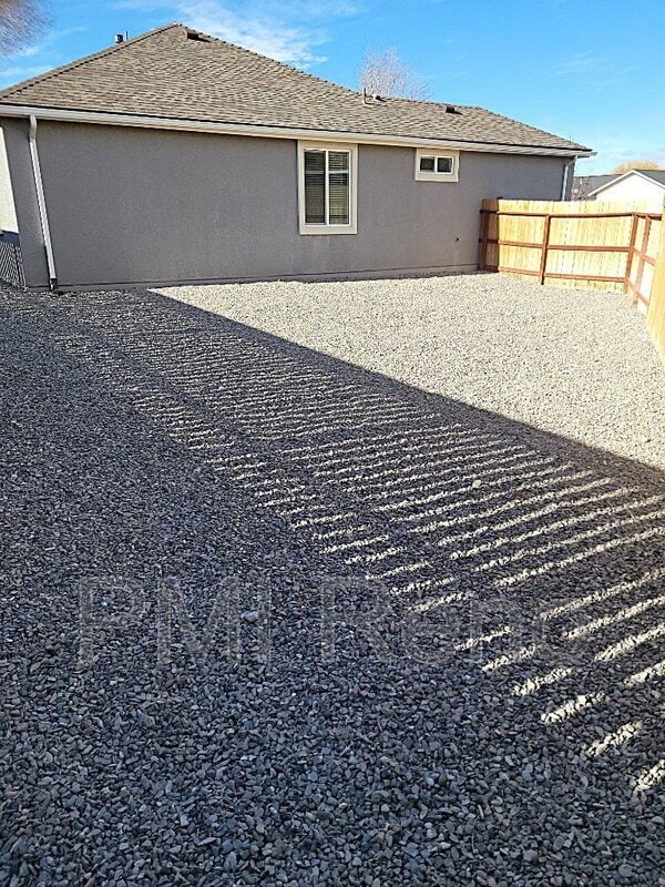 Building Photo - 1520 Golf Ct