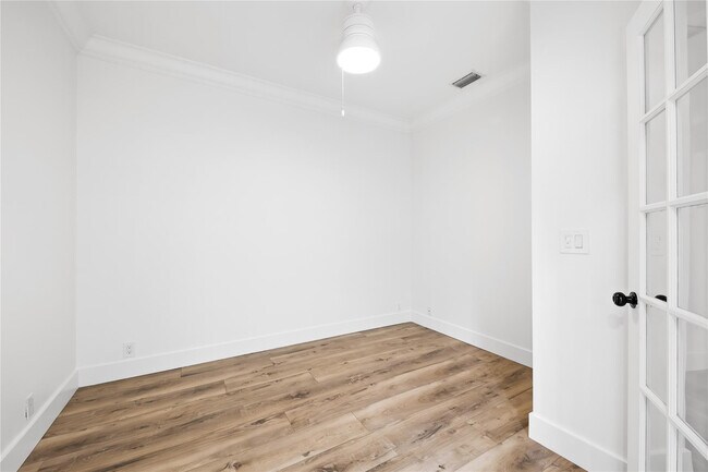 Building Photo - 218 NE 15th Ave