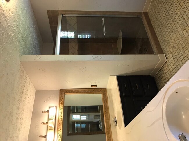Building Photo - Great 4 Bedroom 2.5 Bath home in East Cobb...