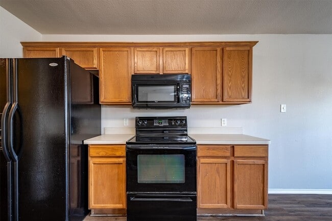 Building Photo - 228 Memory Dr