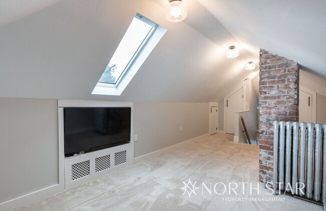 Building Photo - Coming Soon!  Remodeled Sellwood Bungalow