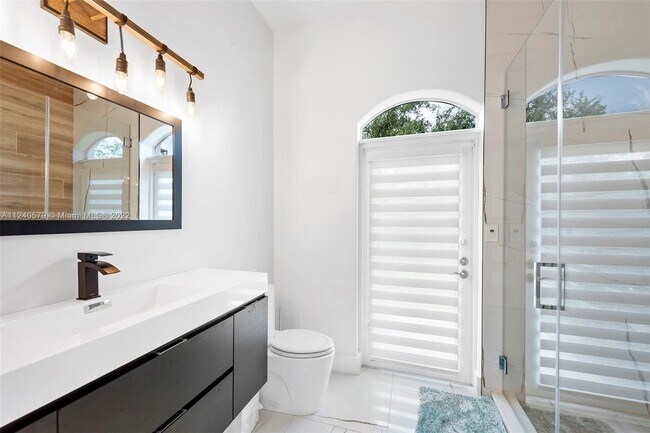 Building Photo - 5801 Melaleuca Rd