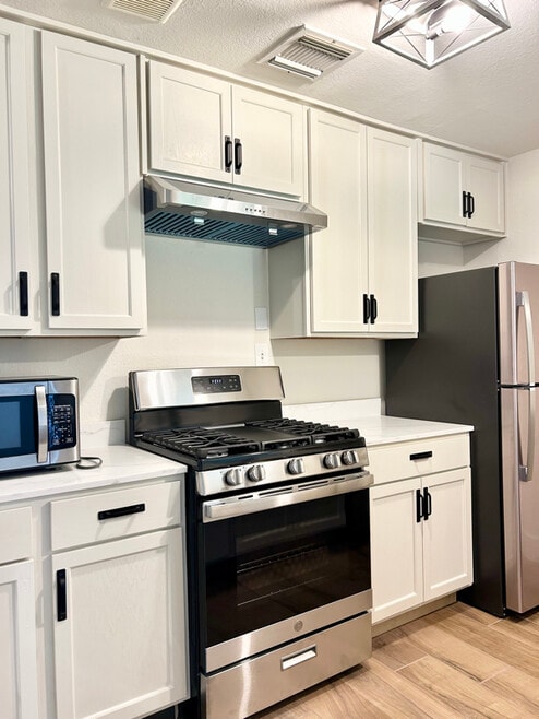 Building Photo - 1422 Hearthstone Dr