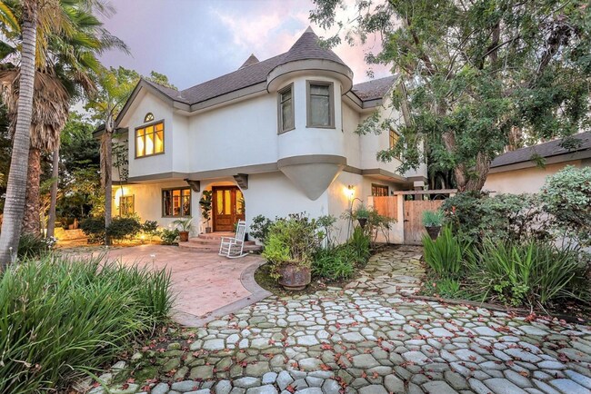 Building Photo - 1769 Ivy Rd