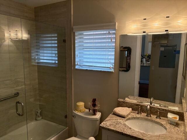 Building Photo - 5582 Royal Lake Cir