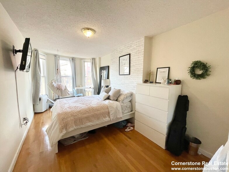 Unit 3 - 588 Columbus Ave
