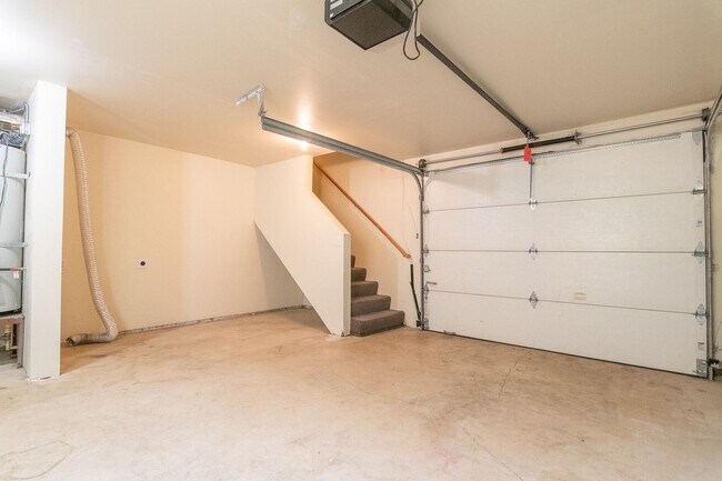 Building Photo - 2020 NE Rodney Ave