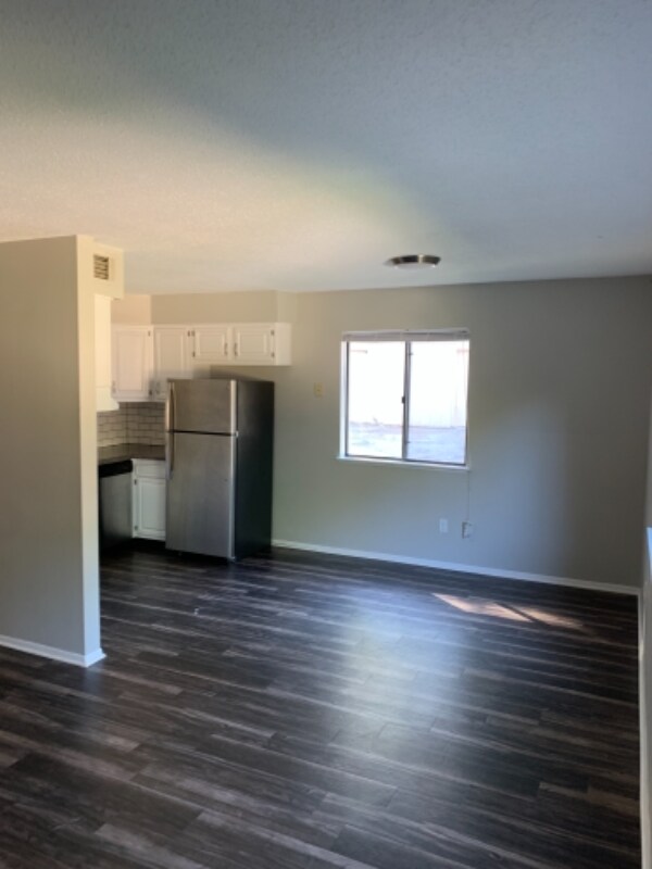 Building Photo - 3223 Schuetzen Ln