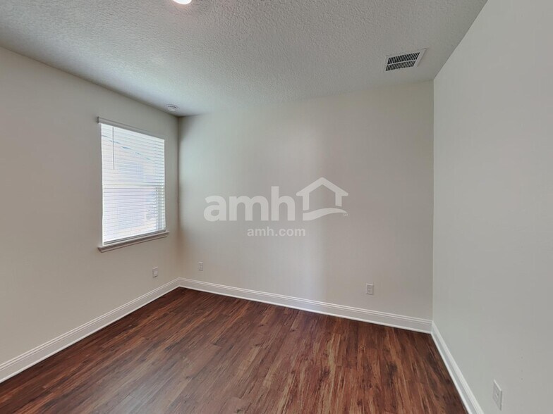 Building Photo - 2537 Feather Crst Dr