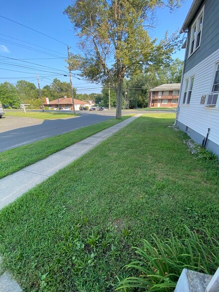 Building Photo - 618 Springfield St