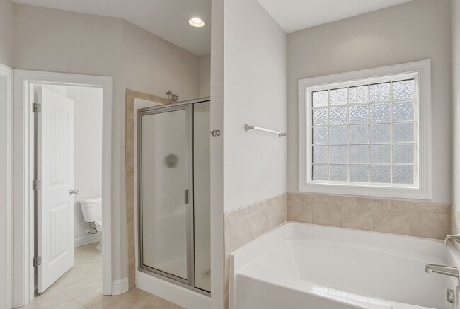 Building Photo - 5 bedroom waterfront property