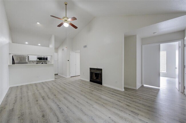 Building Photo - 2121 El Paseo St