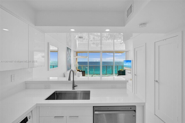 Building Photo - 2501 S Ocean Dr