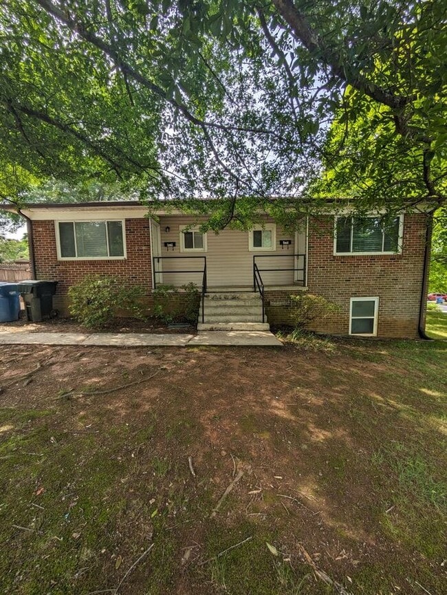 Building Photo - 2BD/1BA Unit in HIckory