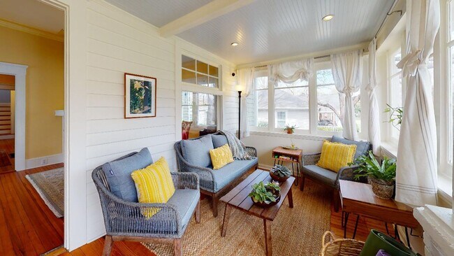 Building Photo - Fully furnished Dilworth Bungalow Home