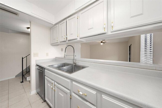 Building Photo - 1412 Oak Pl
