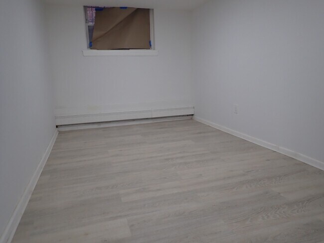 Building Photo - 663 E 94th St