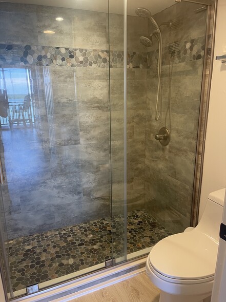 Main shower - 1 Key Capri