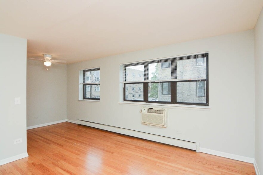 Building Photo - 503 W Briar Pl