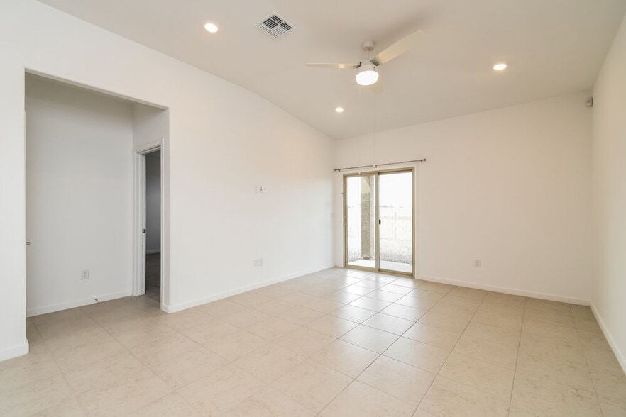 Building Photo - 10336 W Harper St