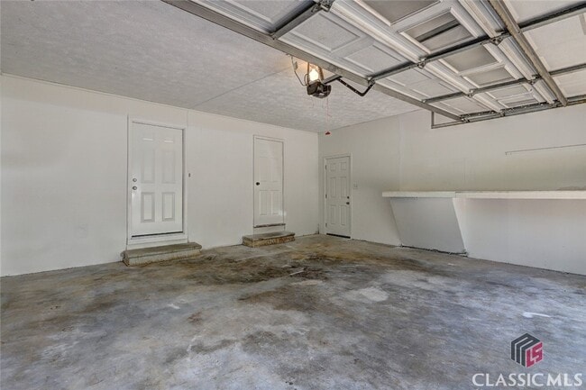 Building Photo - 215 Hubbard St