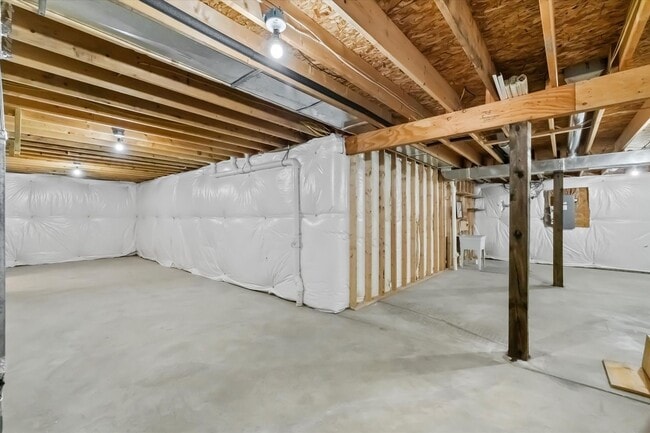 Building Photo - 4107 Lakeview Pkwy
