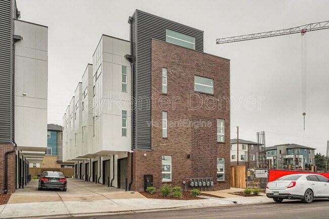 Building Photo - 2208 S Albion St