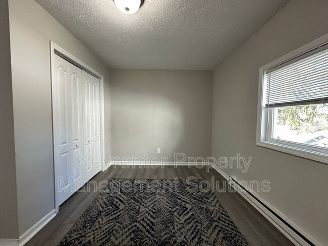 Building Photo - 621 C St