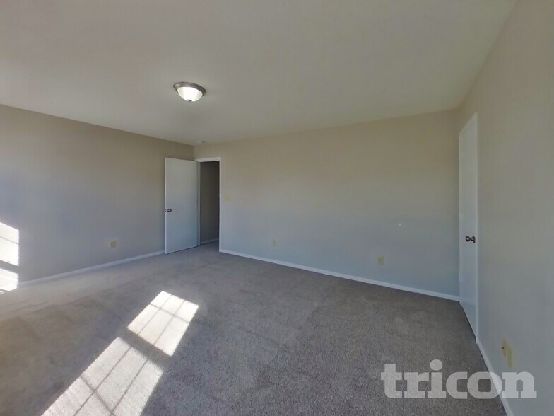 Building Photo - 4244 Village Trace Dr