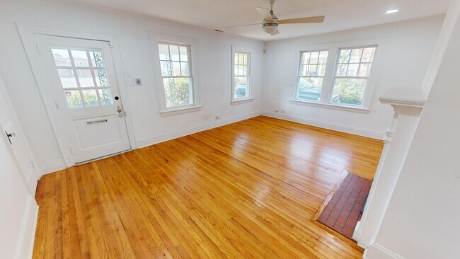 Building Photo - 608 N Jackson St