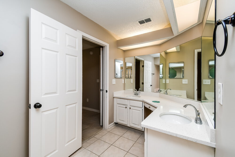 Building Photo - 8618 Wyndhurst Dr