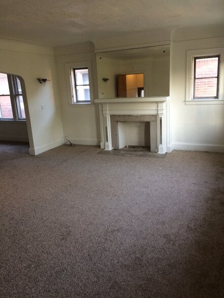 Building Photo - 3226 Calvert Ave
