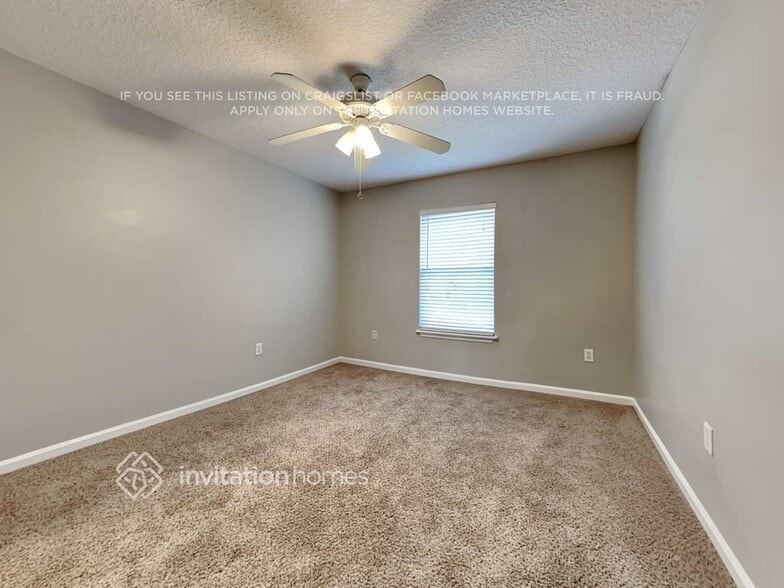 Building Photo - 216 N Hidden Tree Dr