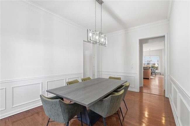 Building Photo - 2050 Willshire Glen