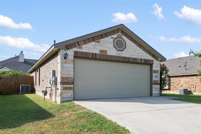 Building Photo - 5641 Sacco St