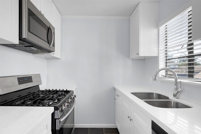 Building Photo - 214 Munford St