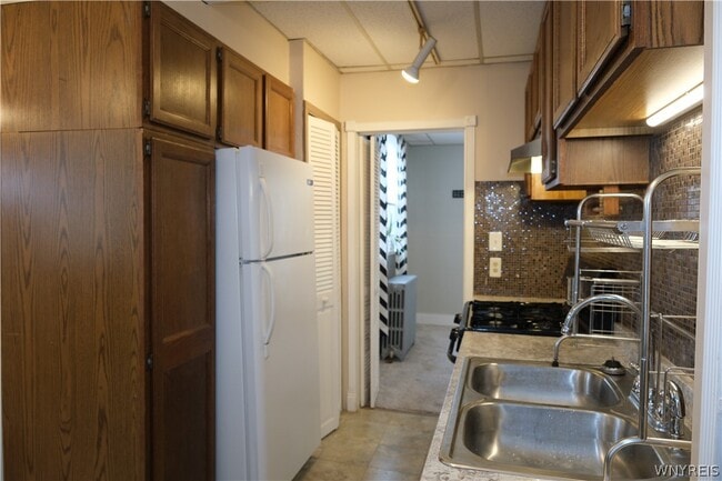 Building Photo - 96 Fargo Ave