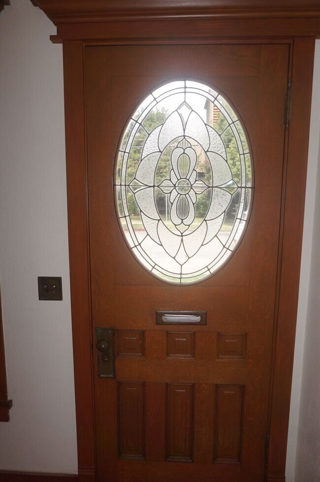 Building Photo - Stunning Historical Home in Old Towne Orange Near Chapman University