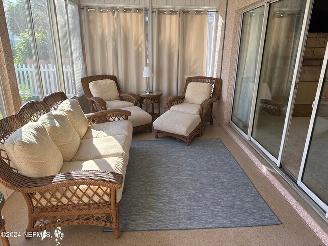 Building Photo - 264 Kingston Dr