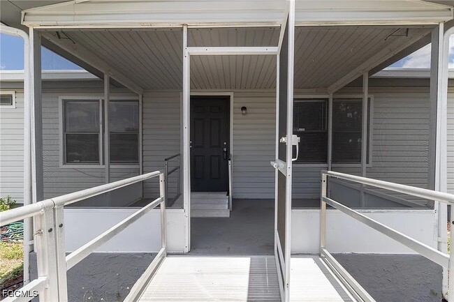 Building Photo - 5370 Country Field Cir