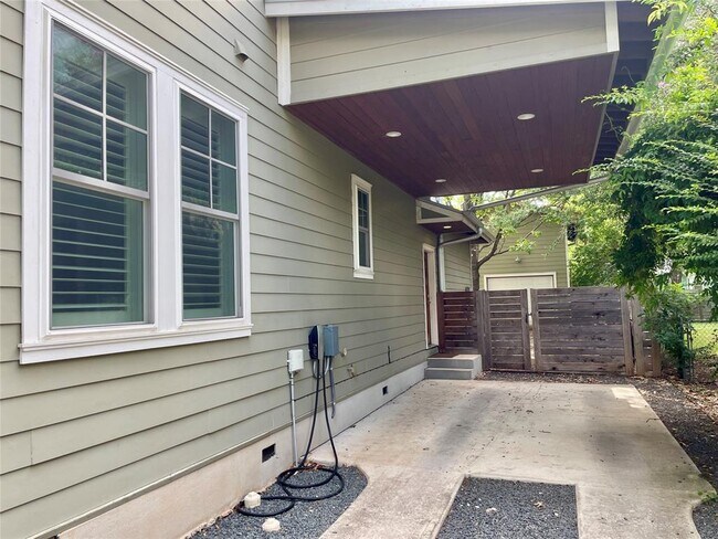 Building Photo - 4709 Sinclair Ave