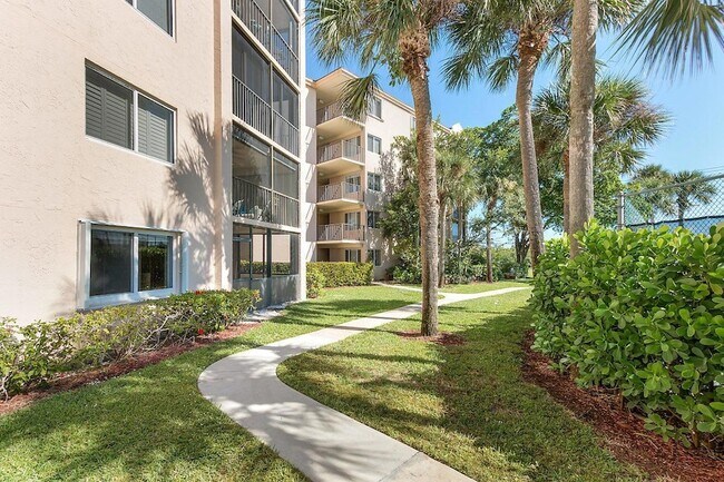 Building Photo - 275 Palm Ave